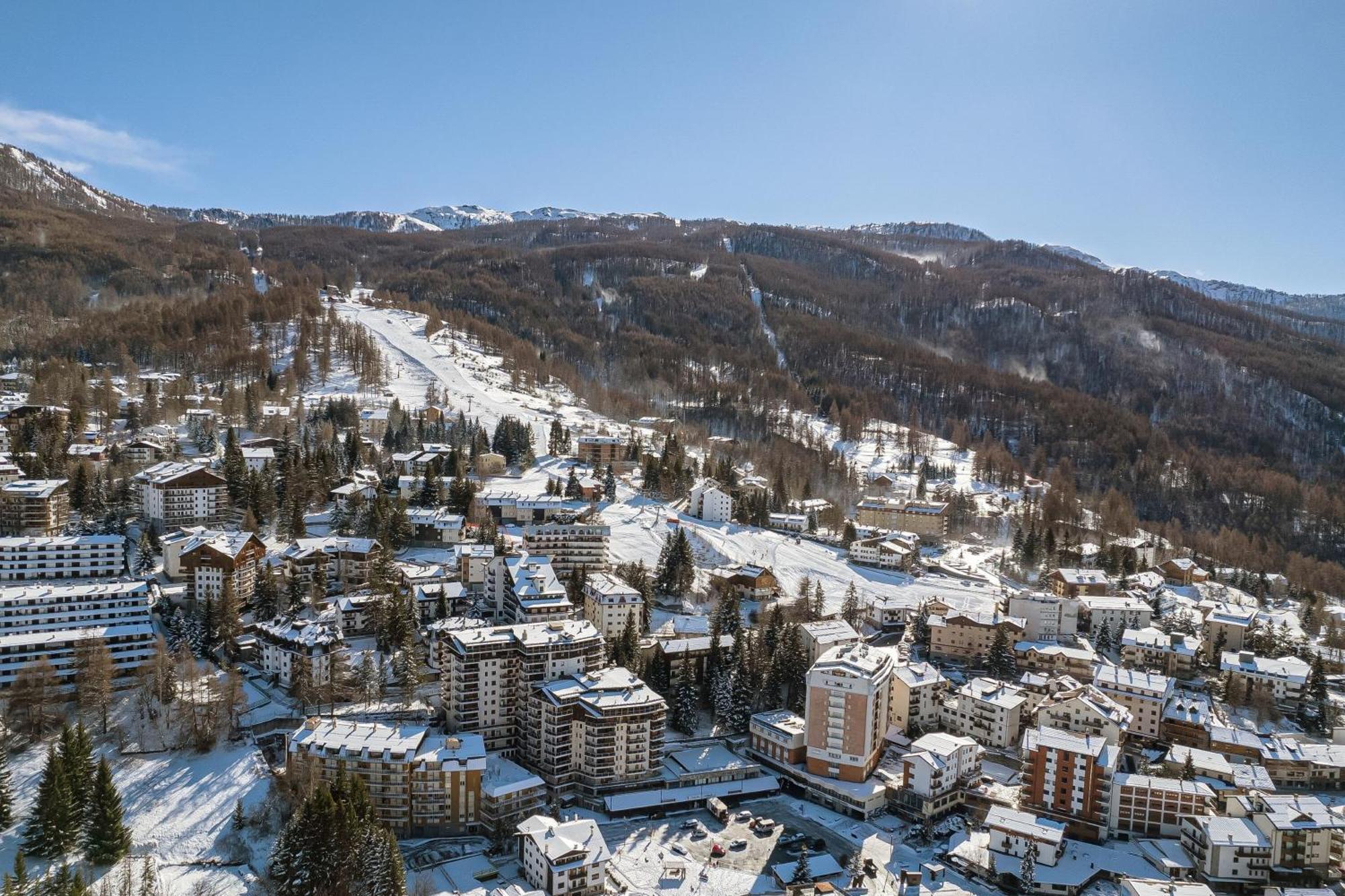 Miramonti 21 Ski In - Ski Out - Happy Rentals Oulx Eksteriør bilde